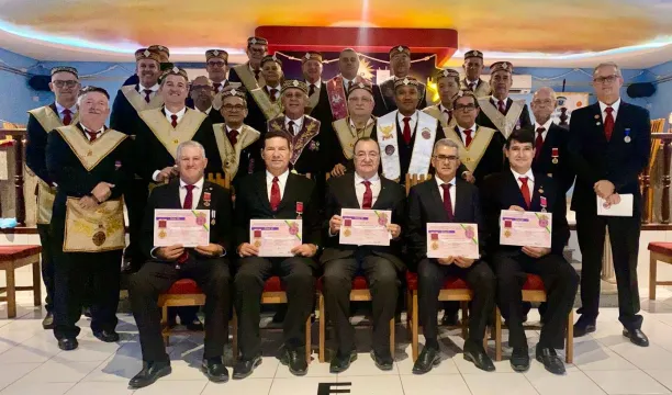 Colendo Alto Colégio, em Porto Seguro, inicia em Sessão Solene no Grau 32 os Irmãos: Freitas, Evaristo, Idalício, José Wilis e Lúcio