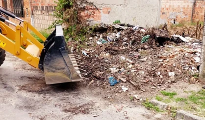 Prefeitura de Porto Seguro reforça limpeza urbana com operação de retirada de entulhos nos bairros Cambolo e Parque Ecológico