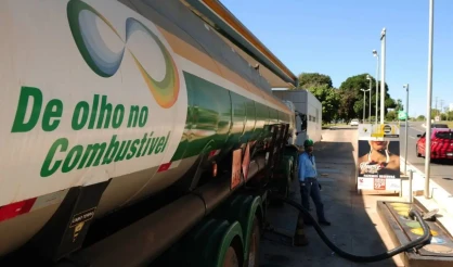 Falta de diesel interrompe serviços públicos em 142 cidades do RS