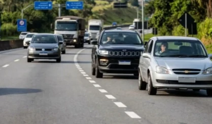 Motoristas que dirigem devagar na faixa da esquerda deveriam conhecer o art. 198 do CTB
