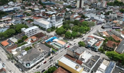 Tribunal de Contas suspende slogan da Prefeitura de Eunápolis por promoção pessoal do prefeito