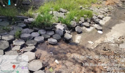 Após notificação da Prefeitura de Porto Seguro, supermercado inicia obra para canalizar água que danificava via pública em Trancoso