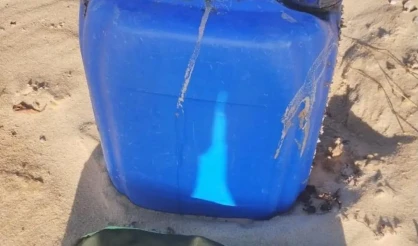 Semac alerta sobre recipiente com produto químico encontrado na Praia de Barramares