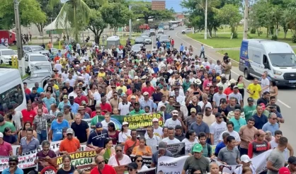 “Abaixo o deságio”, gritam mais de mil produtores de cacau em manifestação em Ilhéus