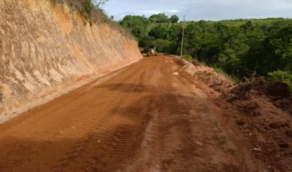 Prefeitura intensifica recuperação de estradas após período de chuvas