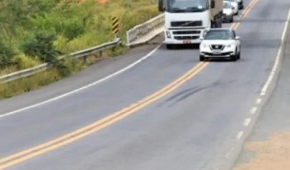 Ultrapassagem proibida lidera infrações nas rodovias federais da Bahia em 2026