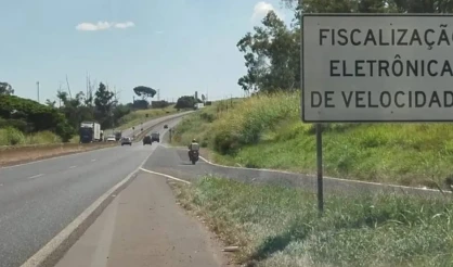 Radares de velocidade média identificam 66 vezes mais multas por excesso de velocidade durante monitoramento