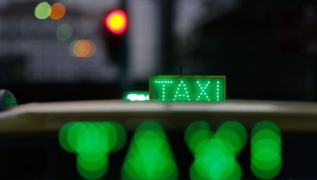 Mais de 250 mil motoristas recebem o primeiro lote do auxílio benefício taxista